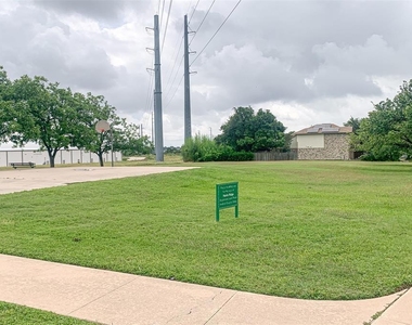 1311 Hazelton Cv - Photo Thumbnail 22