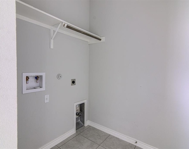 1311 Hazelton Cv - Photo Thumbnail 11