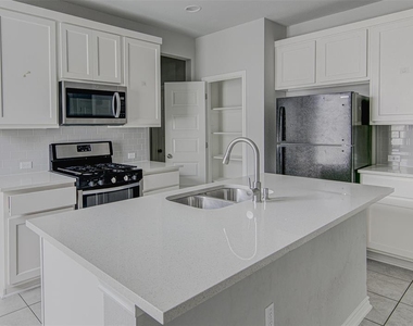 1311 Hazelton Cv - Photo Thumbnail 4