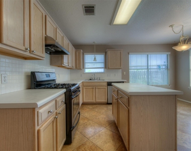 14721 Noya Dr - Photo Thumbnail 11