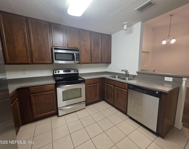 8196 Cabin Lake Circle - Photo Thumbnail 7