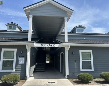 806 Oak Street - Photo Thumbnail 1