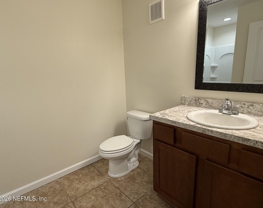 806 Oak Street - Photo Thumbnail 8