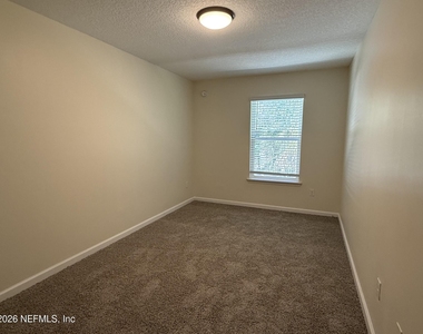 806 Oak Street - Photo Thumbnail 3