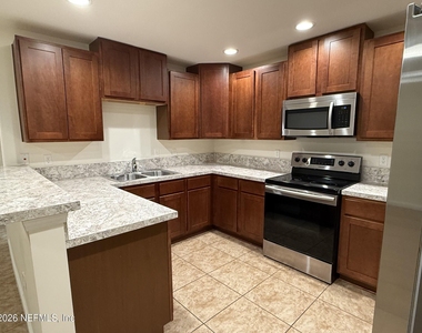 806 Oak Street - Photo Thumbnail 11