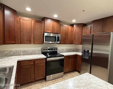 806 Oak Street - Photo Thumbnail 9