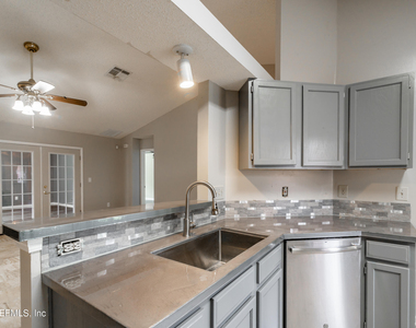 1736 Daytona Lane - Photo Thumbnail 9