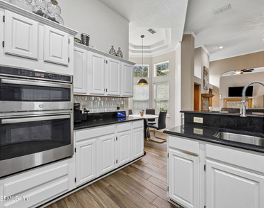 8342 Amherst Hills Lane - Photo Thumbnail 3