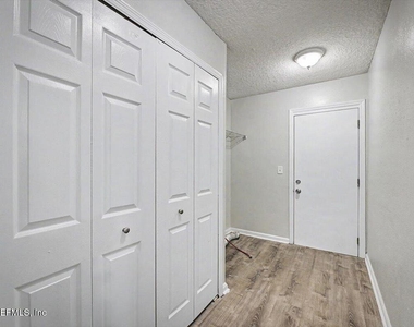 3303 Broadway Avenue - Photo Thumbnail 10