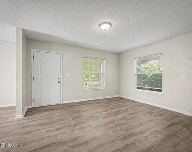 3303 Broadway Avenue - Photo Thumbnail 8