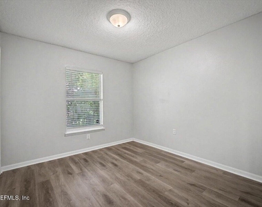 3303 Broadway Avenue - Photo Thumbnail 13