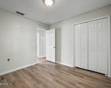 3303 Broadway Avenue - Photo Thumbnail 14