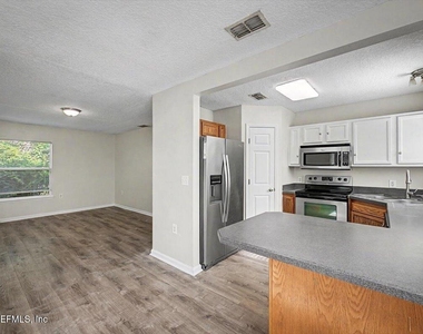3303 Broadway Avenue - Photo Thumbnail 3
