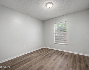 3303 Broadway Avenue - Photo Thumbnail 12