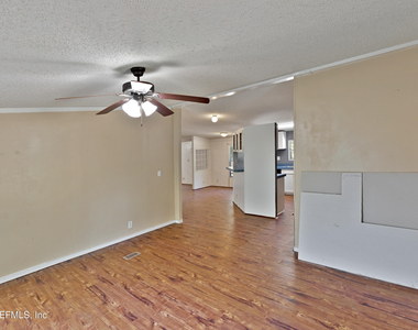 7463 Lilly Court - Photo Thumbnail 9