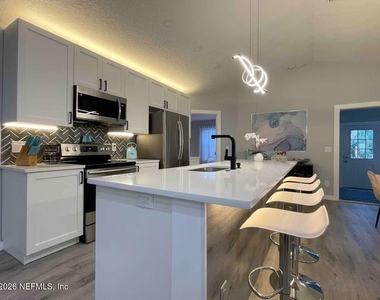 232 Nesmith Avenue - Photo Thumbnail 8