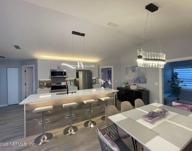 232 Nesmith Avenue - Photo Thumbnail 7