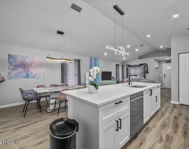 232 Nesmith Avenue - Photo Thumbnail 10