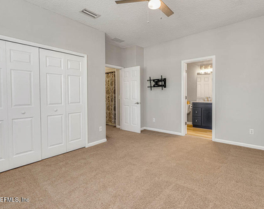 12423 Forest Lake Circle N - Photo Thumbnail 18
