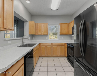 12423 Forest Lake Circle N - Photo Thumbnail 8