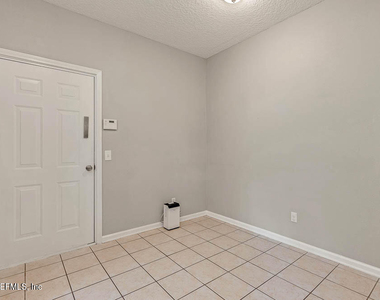 12423 Forest Lake Circle N - Photo Thumbnail 11