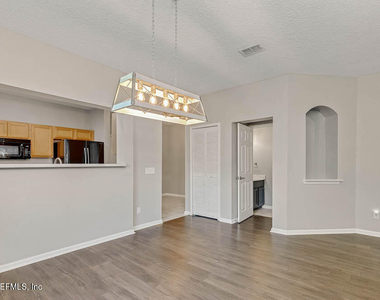 12423 Forest Lake Circle N - Photo Thumbnail 5