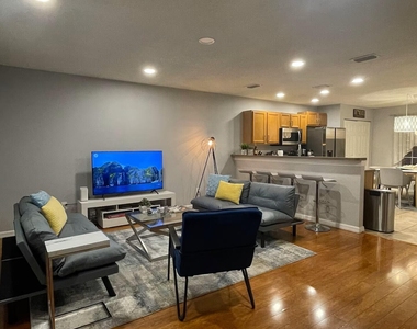 600 Francis Street - Photo Thumbnail 8