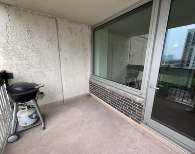 1255 N Sandburg Terrace - Photo Thumbnail 2