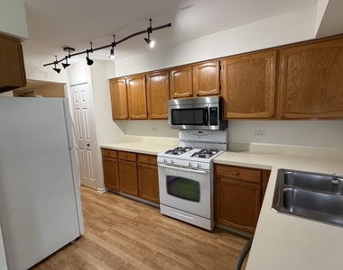 986 West Court - Photo Thumbnail 4