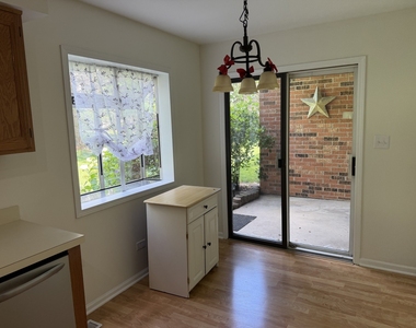 986 West Court - Photo Thumbnail 5
