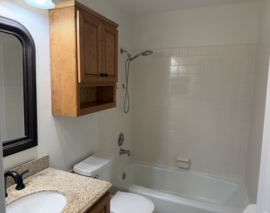 986 West Court - Photo Thumbnail 9