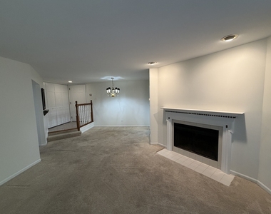 986 West Court - Photo Thumbnail 3