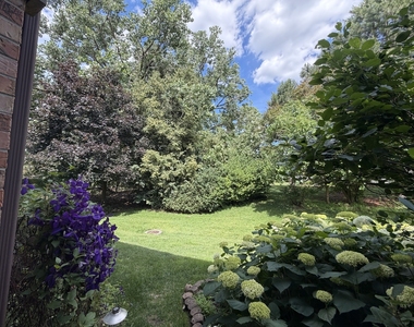 986 West Court - Photo Thumbnail 10