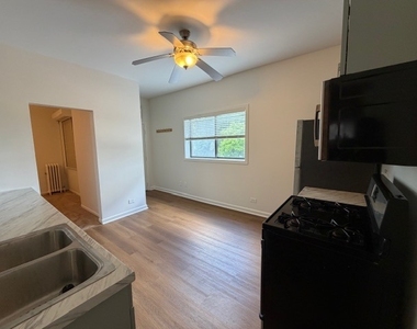804 W Lakeside Place - Photo Thumbnail 3