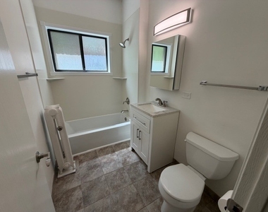 804 W Lakeside Place - Photo Thumbnail 7