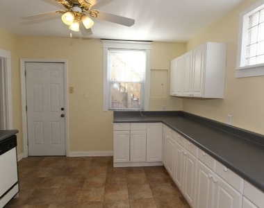 3316 N Southport Avenue - Photo Thumbnail 2