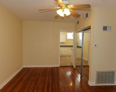3316 N Southport Avenue - Photo Thumbnail 11