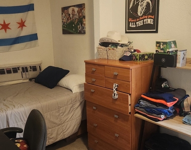 2102 W Barry Avenue - Photo Thumbnail 9