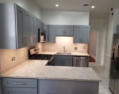 2102 W Barry Avenue - Photo Thumbnail 5