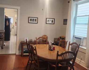 2102 W Barry Avenue - Photo Thumbnail 3