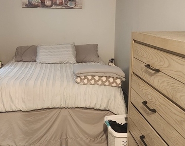 2102 W Barry Avenue - Photo Thumbnail 8