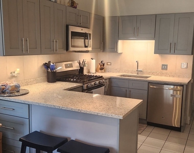 2102 W Barry Avenue - Photo Thumbnail 6