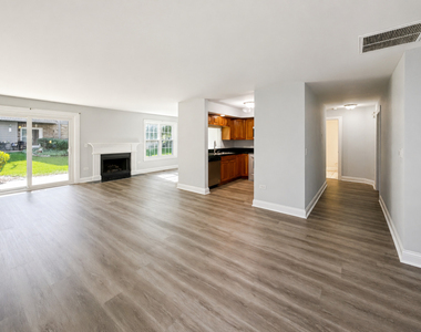 35 Foxcroft Road - Photo Thumbnail 2