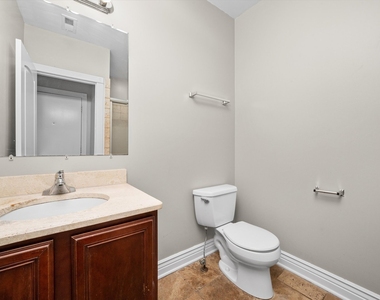 6300 N Rockwell Street - Photo Thumbnail 18