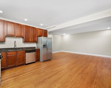 6300 N Rockwell Street - Photo Thumbnail 7