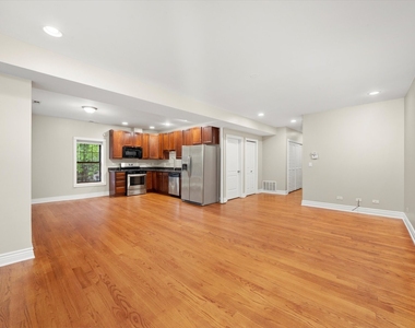 6300 N Rockwell Street - Photo Thumbnail 2