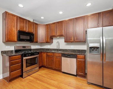 6300 N Rockwell Street - Photo Thumbnail 9