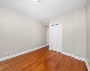 6300 N Rockwell Street - Photo Thumbnail 13