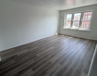 3726 N Clark Street - Photo Thumbnail 7
