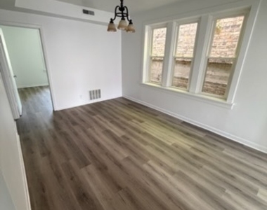 3726 N Clark Street - Photo Thumbnail 2